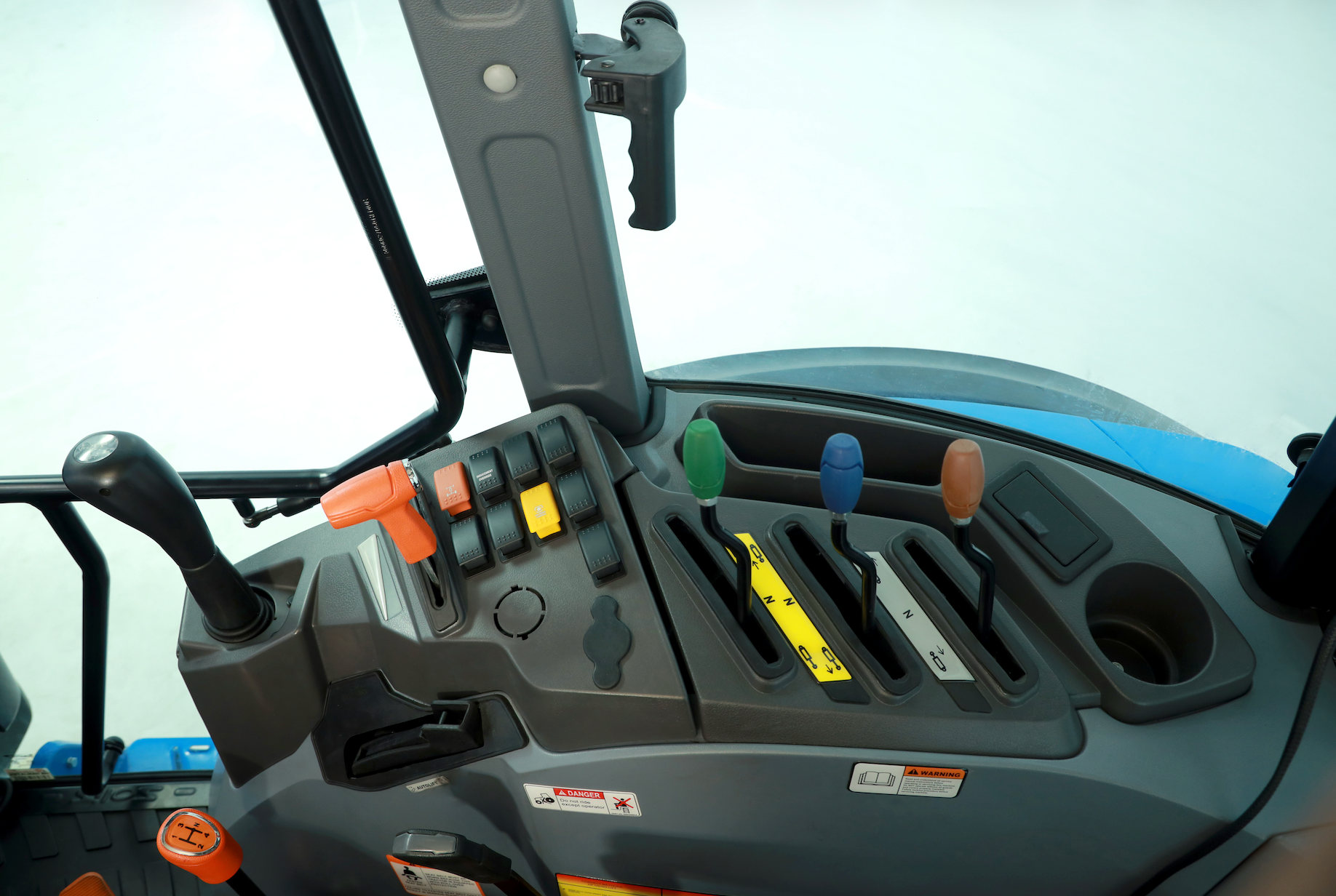 Solis S90 Shuttle XL – Trattore Agricolo 90 CV Stage V 4WD CARICATORE